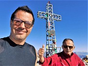 05 Alla croce di vetta del Pizzo Arera (2512 m)